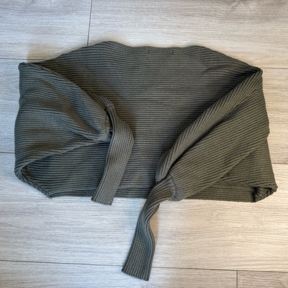 Cropped, Ribbed Sweater - Picture 5 of 5